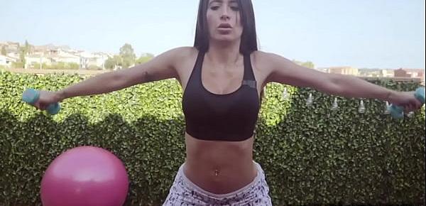  Linda Gonzalez is super focused on her workout routine. Her horny coach Jesus Reyes will always give her a fuck massage after their workout routine.